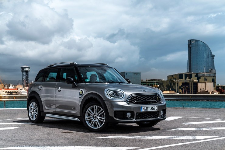 Электрификация бренда Mini и российские цены на «шестерку» БМВ GT